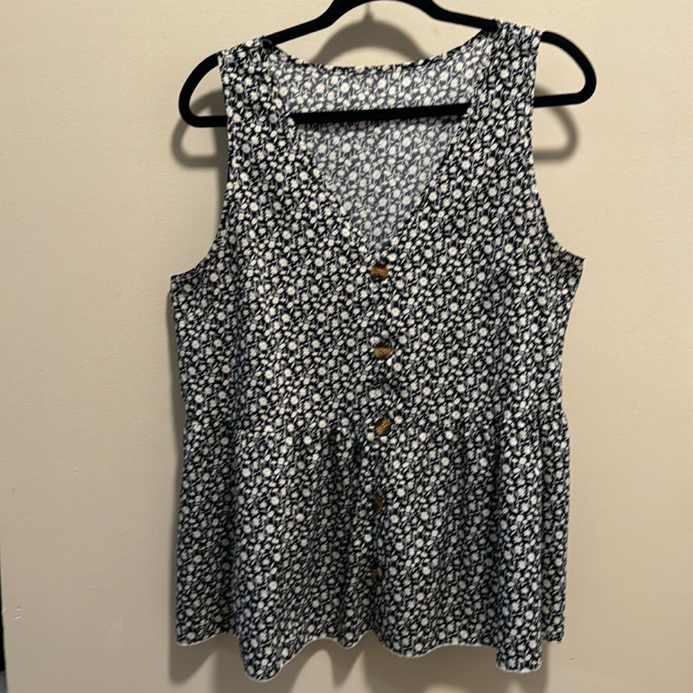 Women’s sleeveless blouse size XL